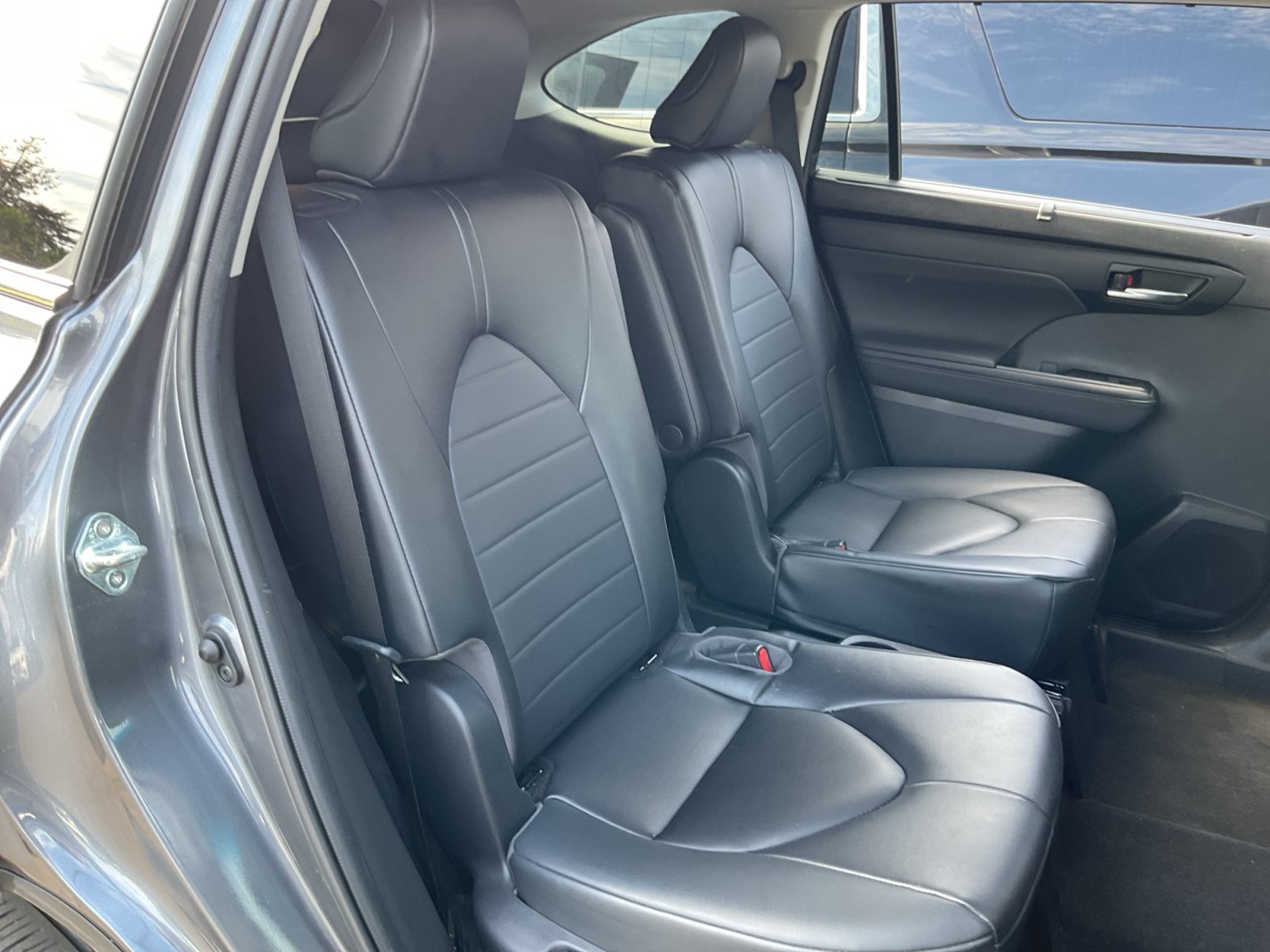 Used 2023 Toyota Highlander XLE FWD image 19