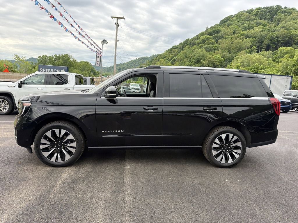 Used 2025 Ford Expedition Platinum w/ Driver's Package AWD/4WD image 8