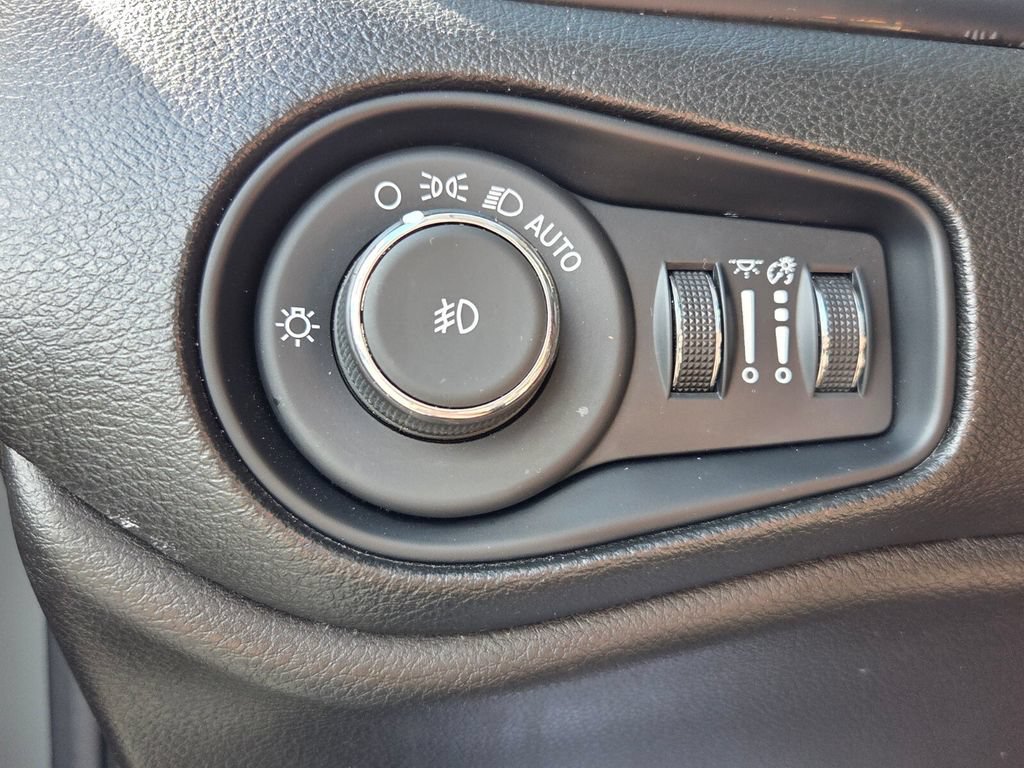 Used 2023 Jeep Renegade Trailhawk w/ Sun/Sound Group AWD/4WD image 30