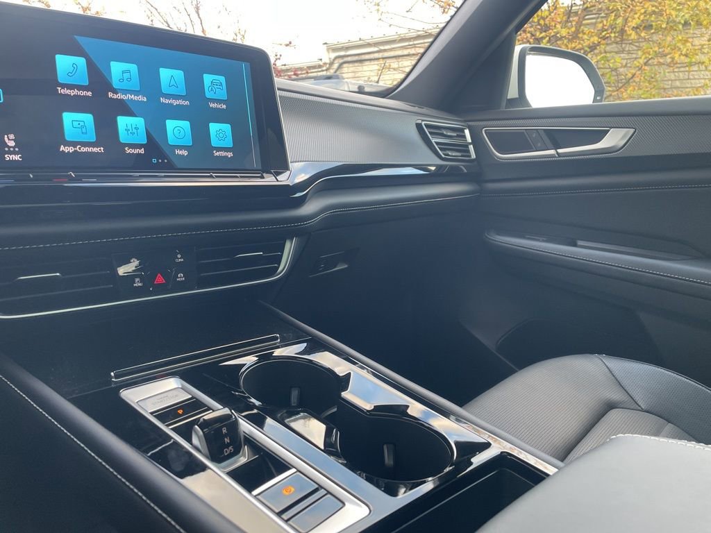 Used 2024 Volkswagen Atlas Cross Sport SEL R-Line image 34