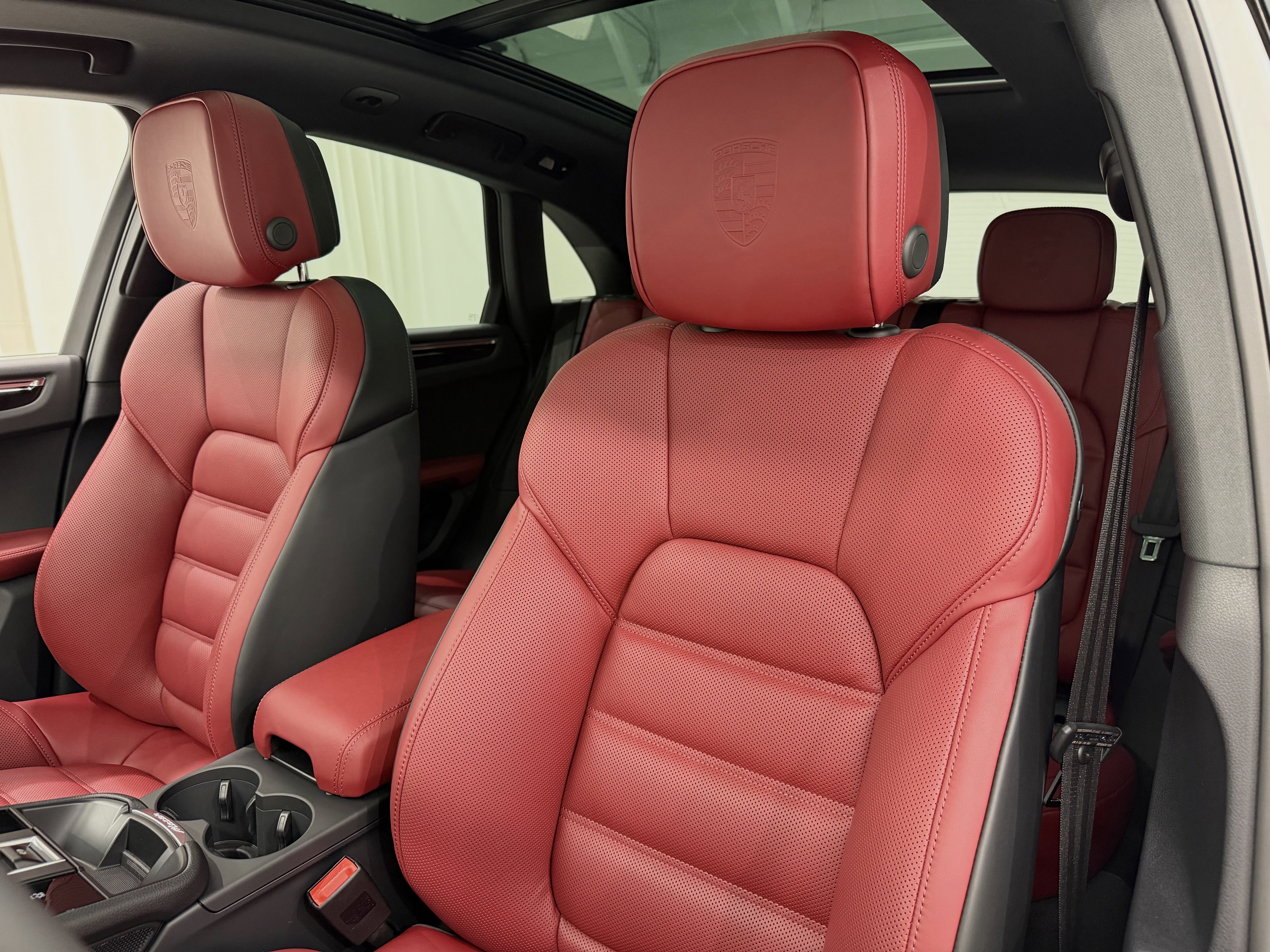 New 2026 Porsche Macan Turbo image 5