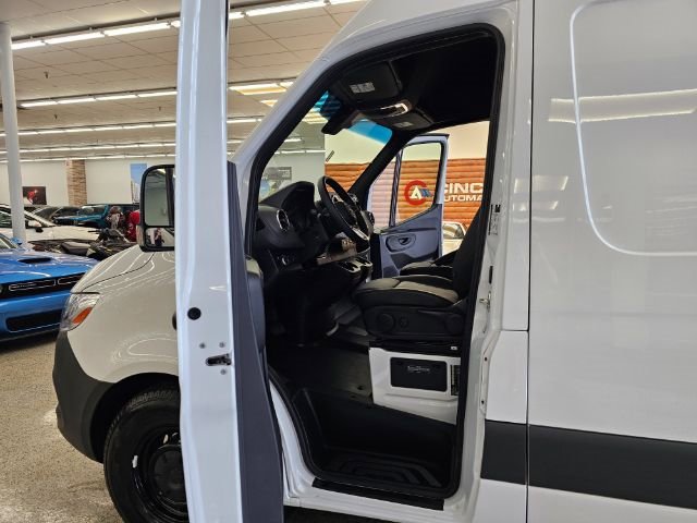 Used 2024 Mercedes-Benz eSprinter 170 Cargo image 28