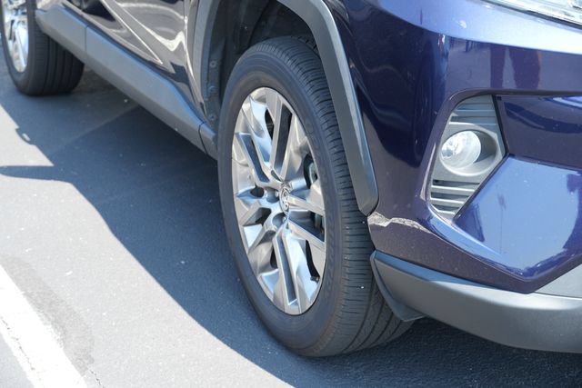 Used 2020 Toyota RAV4 XLE Premium FWD image 2