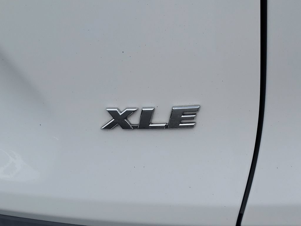 Used 2019 Toyota RAV4 XLE w/ Convenience Package FWD image 7