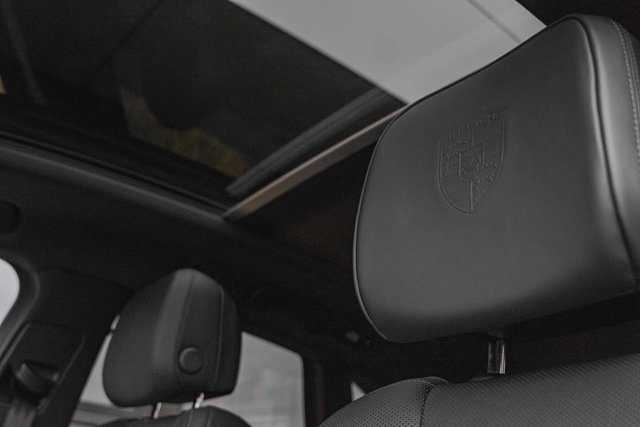 Used 2024 Porsche Macan w/ Premium Plus Package image 12