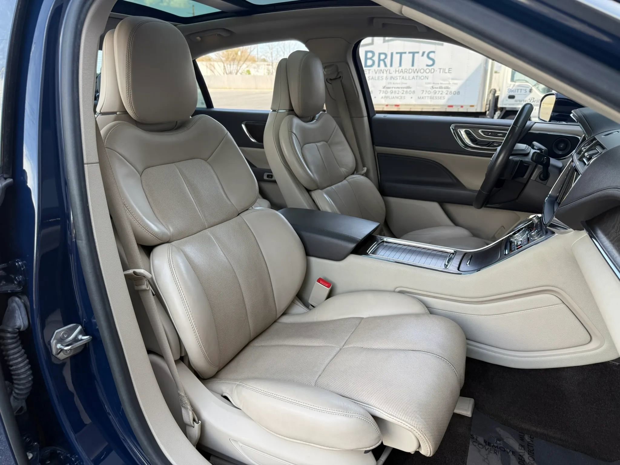Used 2018 Lincoln Continental Reserve image 28