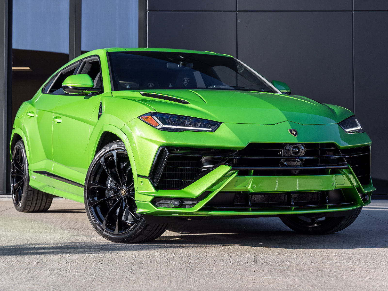 Used 2024 Lamborghini Urus S AWD/4WD image 2