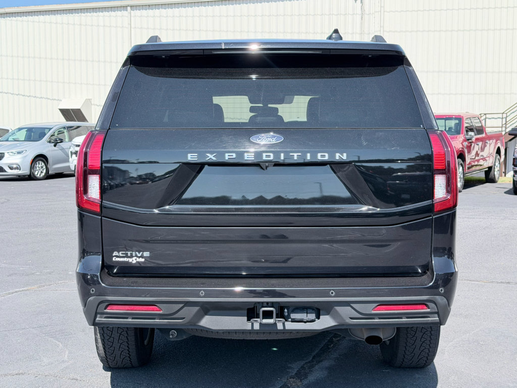 Used 2025 Ford Expedition Active AWD/4WD image 7