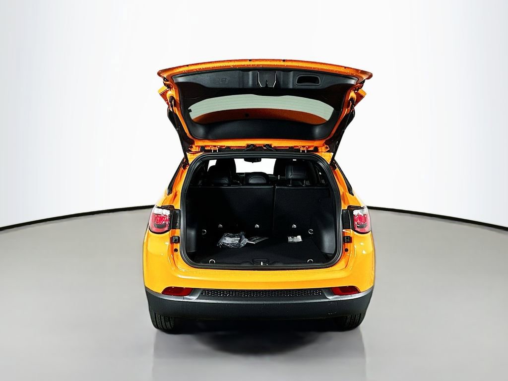 New 2026 Jeep Compass Latitude image 16