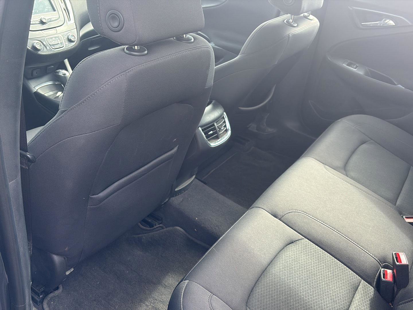 Used 2017 Chevrolet Malibu LT FWD image 8