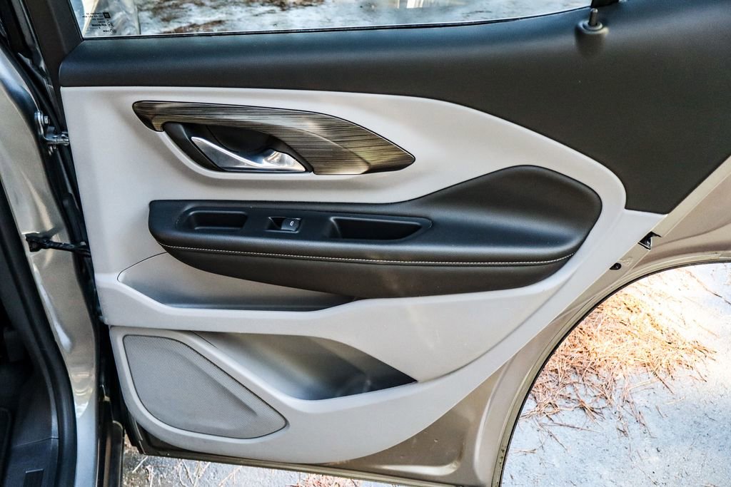 Used 2024 GMC Terrain SLT image 39