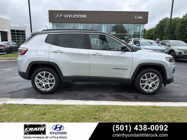 Used 2025 Jeep Compass Limited AWD/4WD image 1