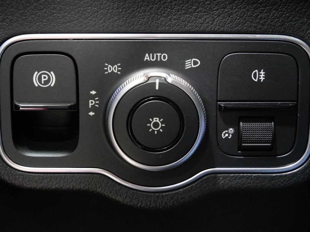 Used 2023 Mercedes-Benz GLA 250 4MATIC image 16
