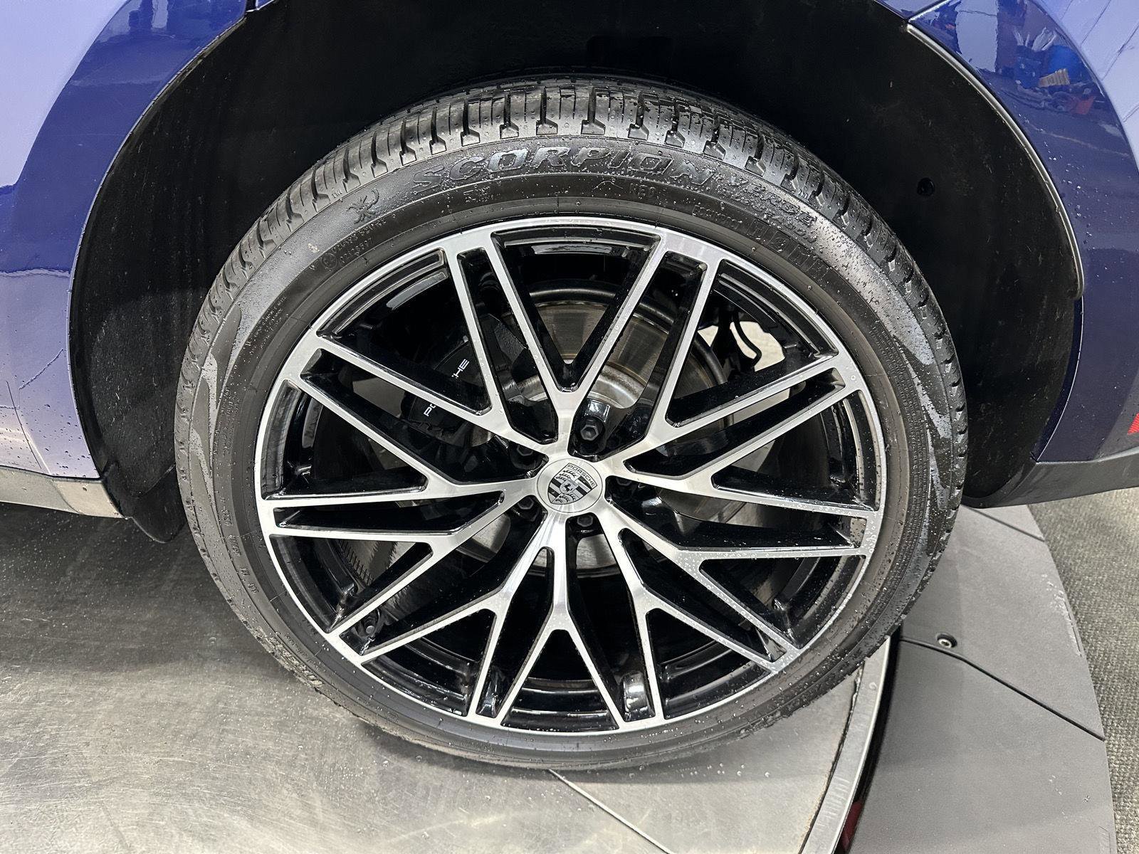 Certified 2026 Porsche Macan AWD/4WD image 13