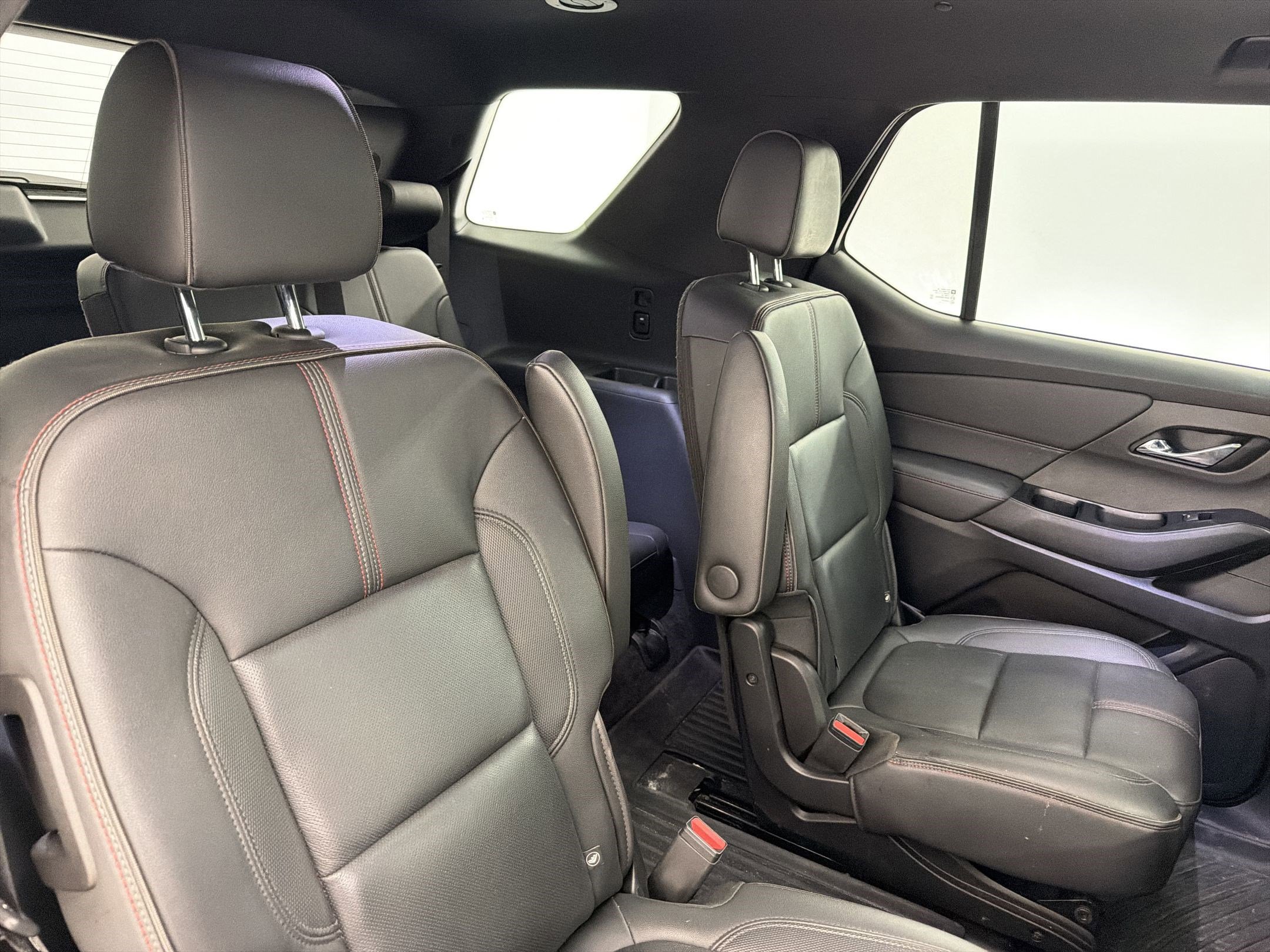 Used 2023 Chevrolet Traverse RS FWD image 28