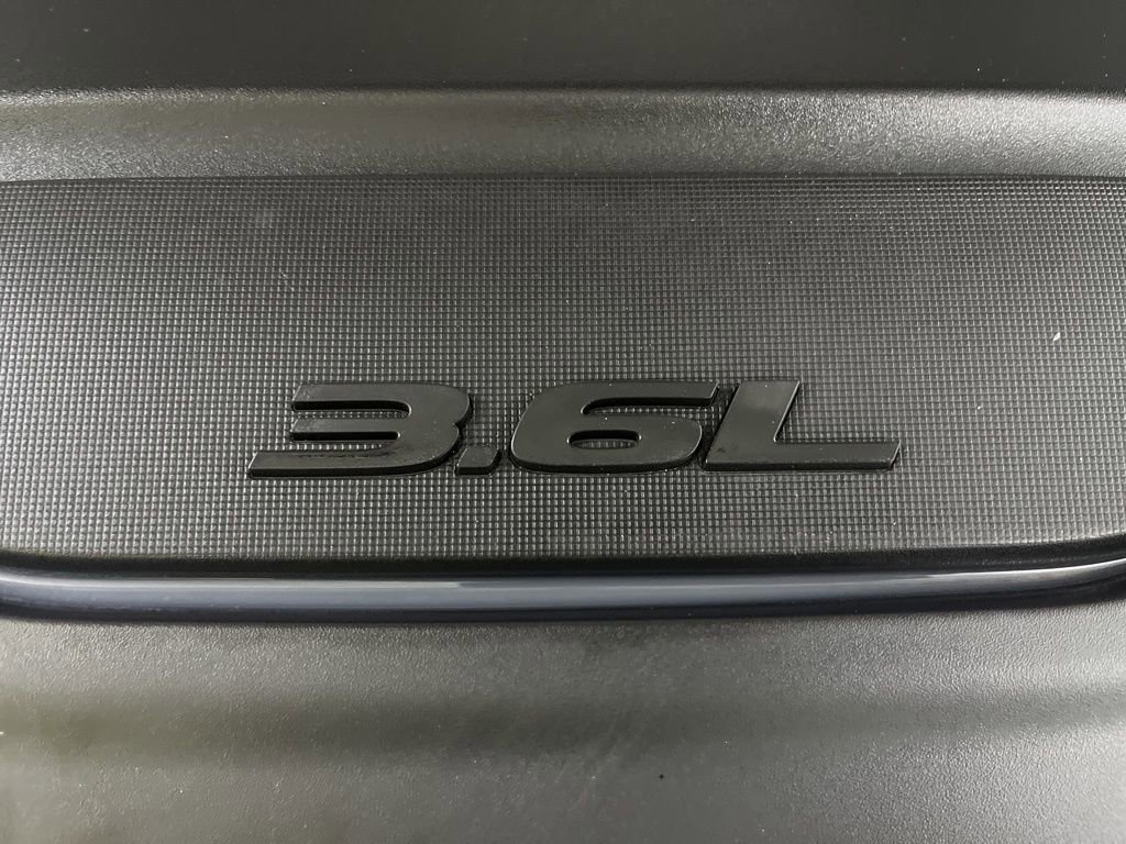 Used 2024 Chrysler Pacifica Touring-L image 10