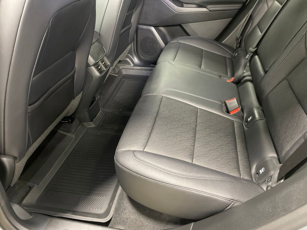 New 2026 Chevrolet Equinox LT w/ Convenience Package II AWD/4WD image 19