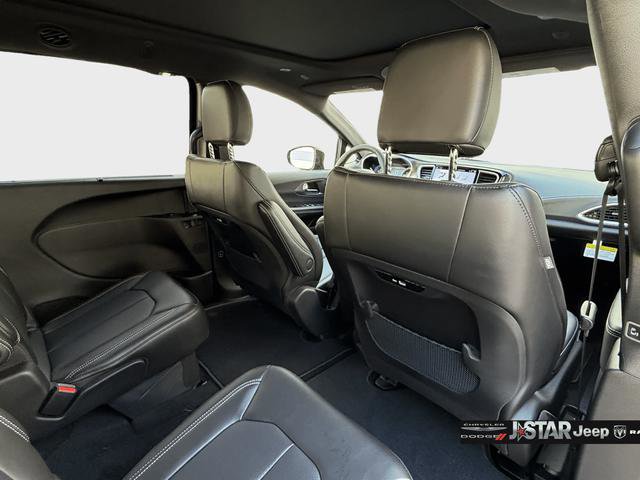 New 2026 Chrysler Pacifica Select image 25
