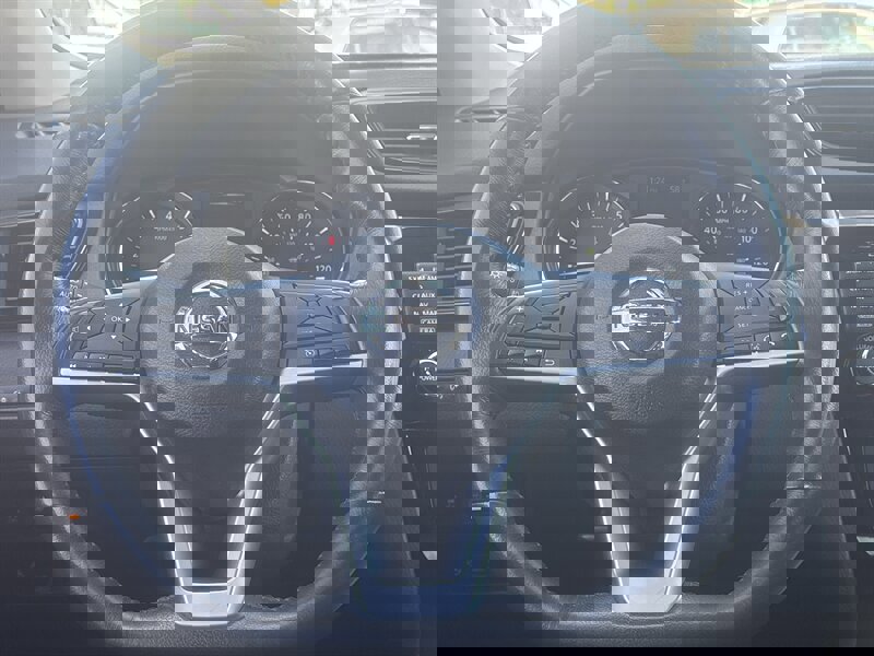 Used 2017 Nissan Rogue SL image 25