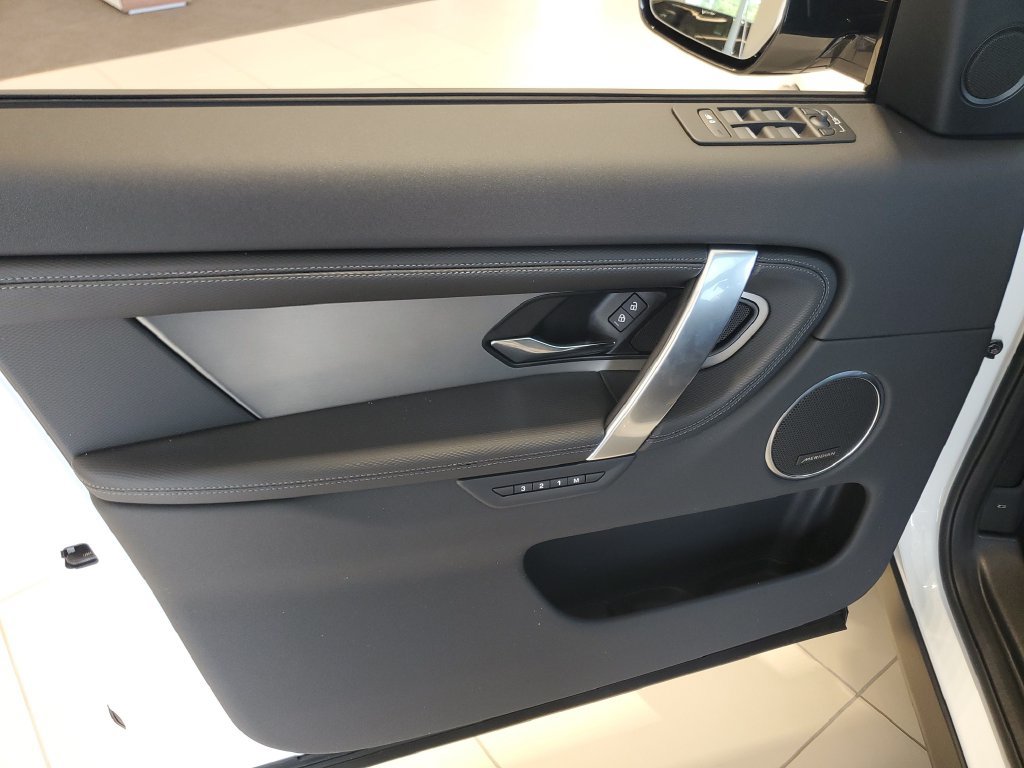 New 2026 Land Rover Discovery Sport Landmark AWD/4WD image 7