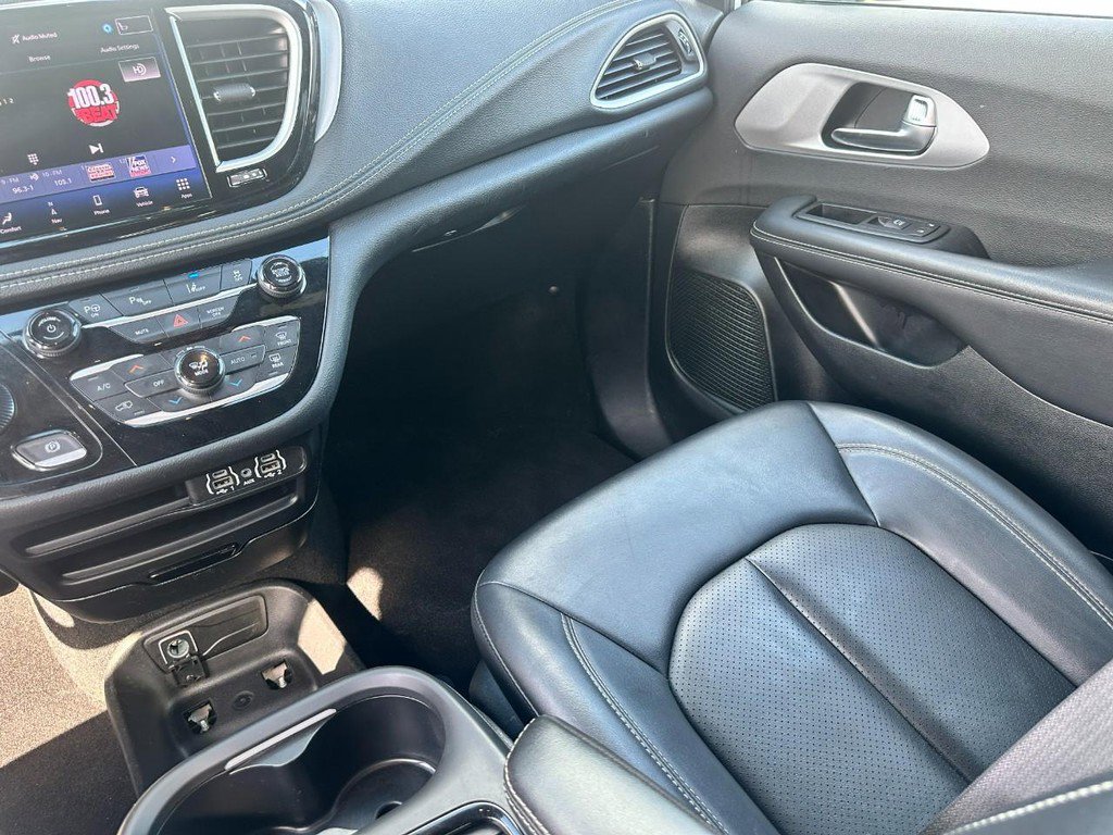 Used 2024 Chrysler Pacifica Limited image 16