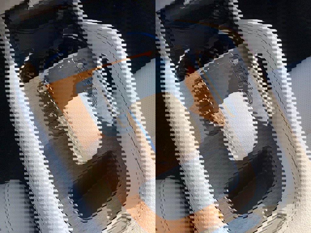 Used 2022 Mercedes-Benz GLE 350 4MATIC w/ Premium Package image 32