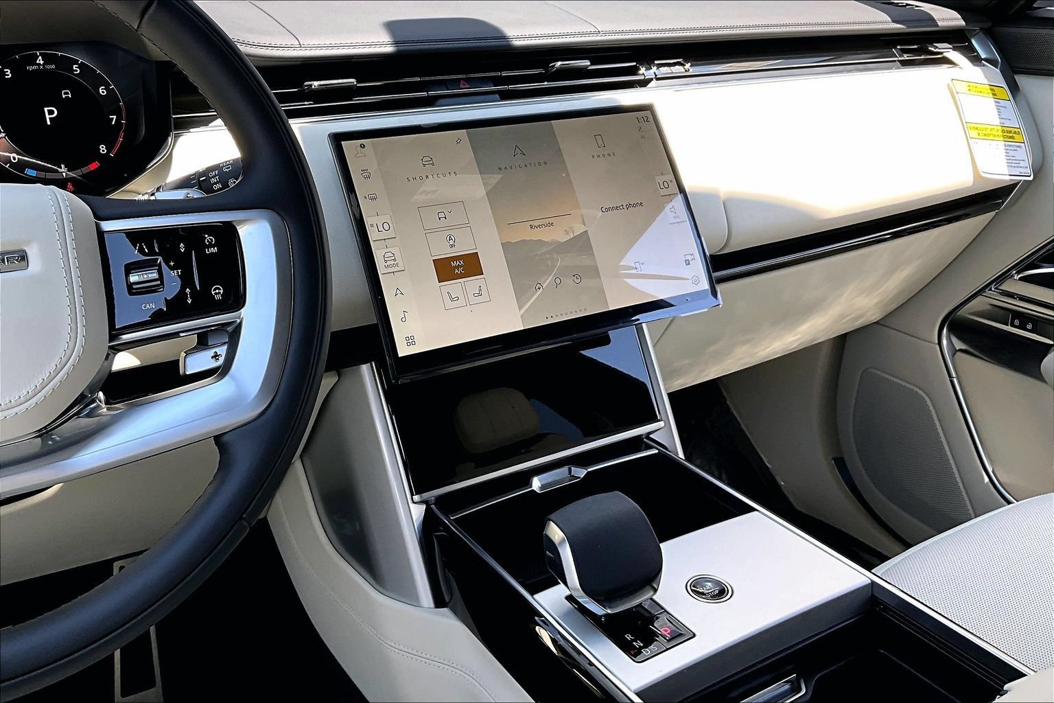 New 2026 Land Rover Range Rover Long Wheelbase SE AWD/4WD image 7