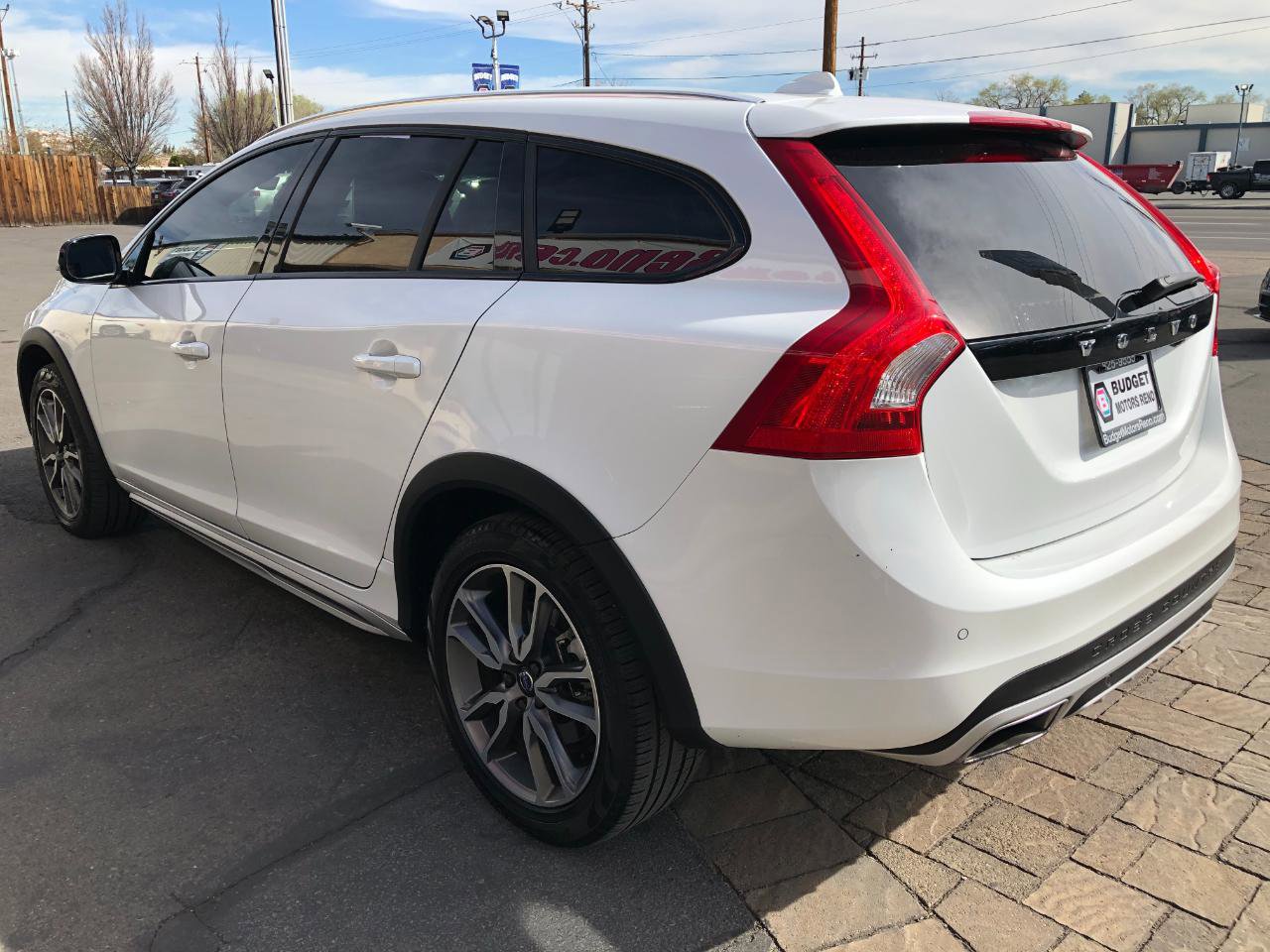 Used 2017 Volvo V60 T5 Cross Country w/ Convenience Package image 4