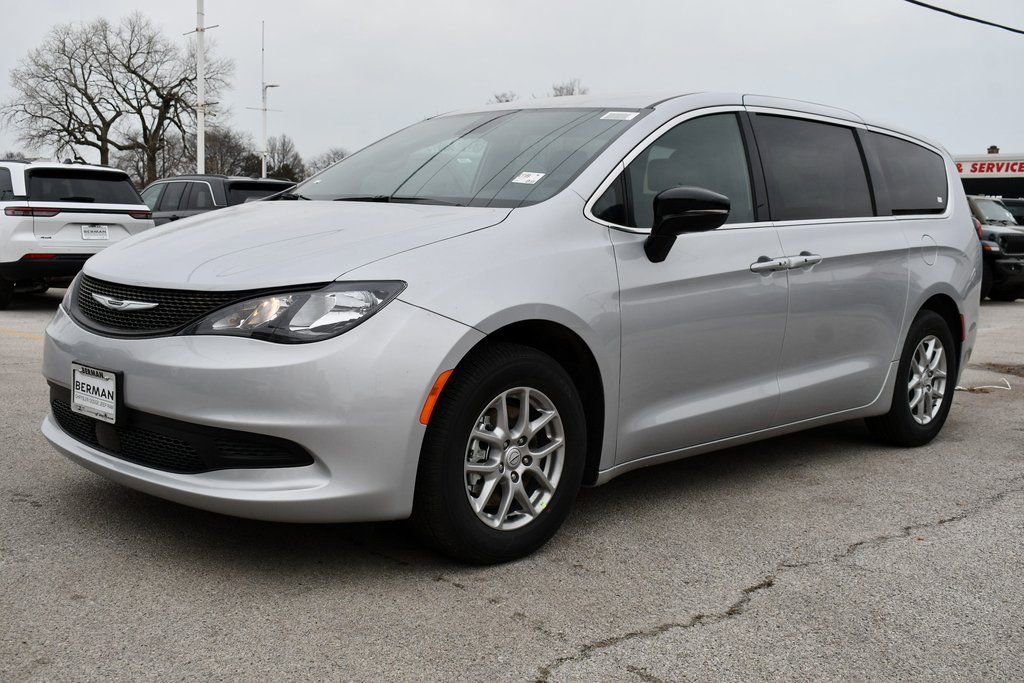 New 2026 Chrysler Voyager LX image 4