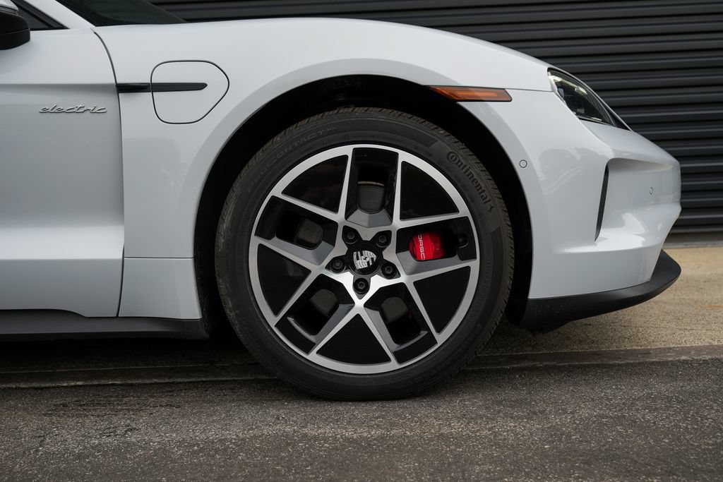 Certified 2025 Porsche Taycan 4S AWD/4WD image 40