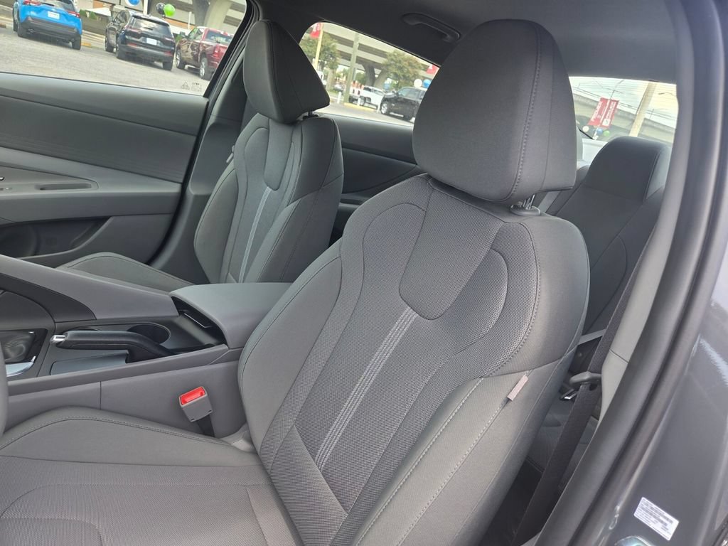 Used 2026 Hyundai Elantra SE FWD image 10