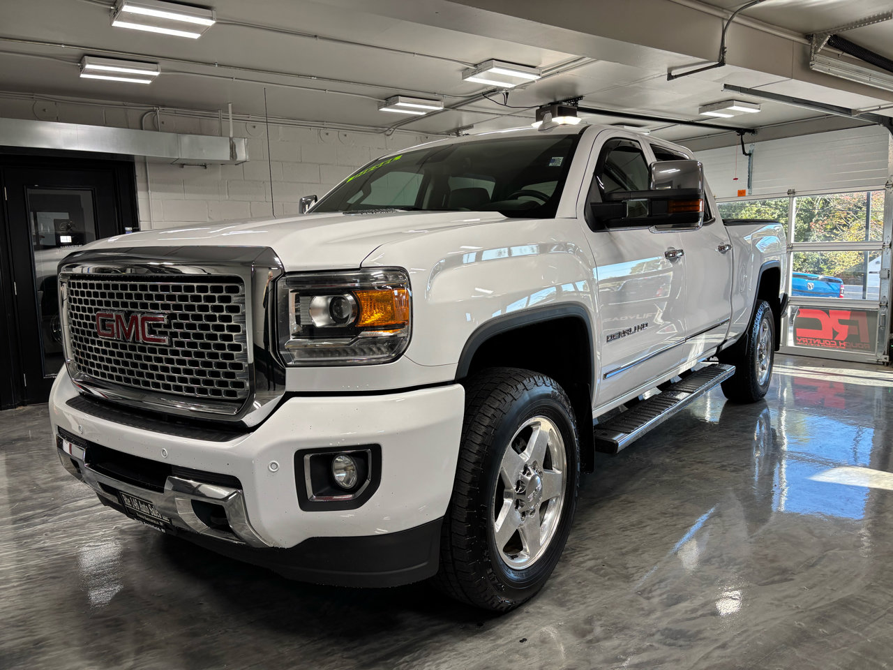 Used 2015 GMC Sierra 3500 Denali w/ Duramax Plus Package image 5