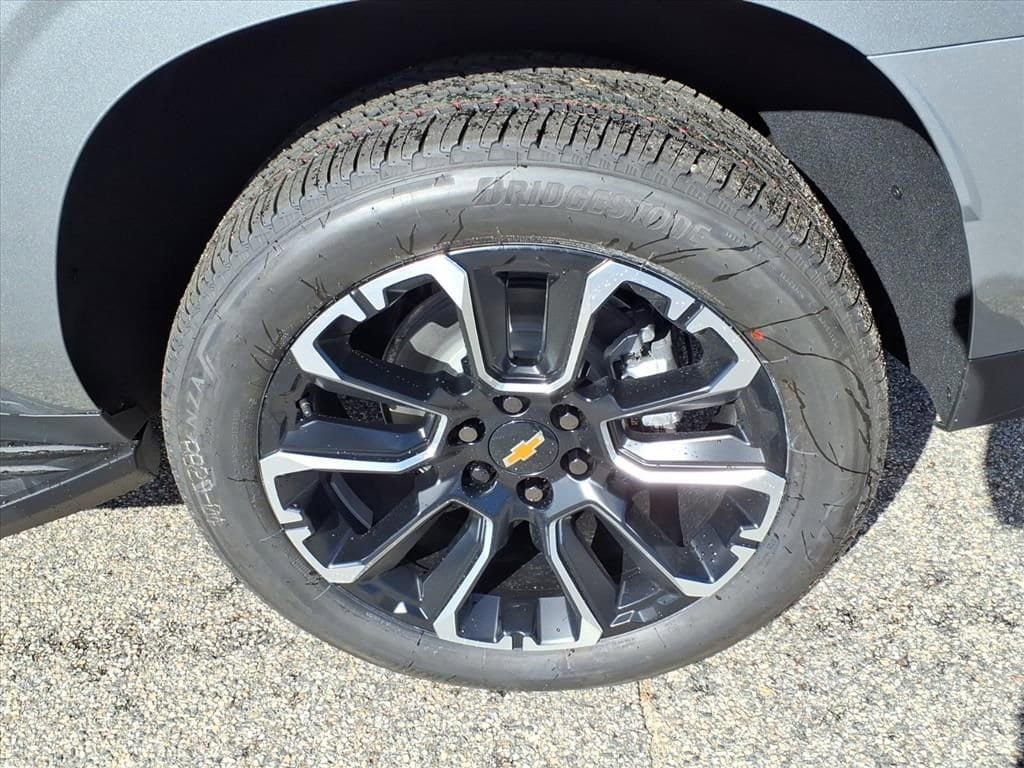 New 2026 Chevrolet Suburban Premier image 9