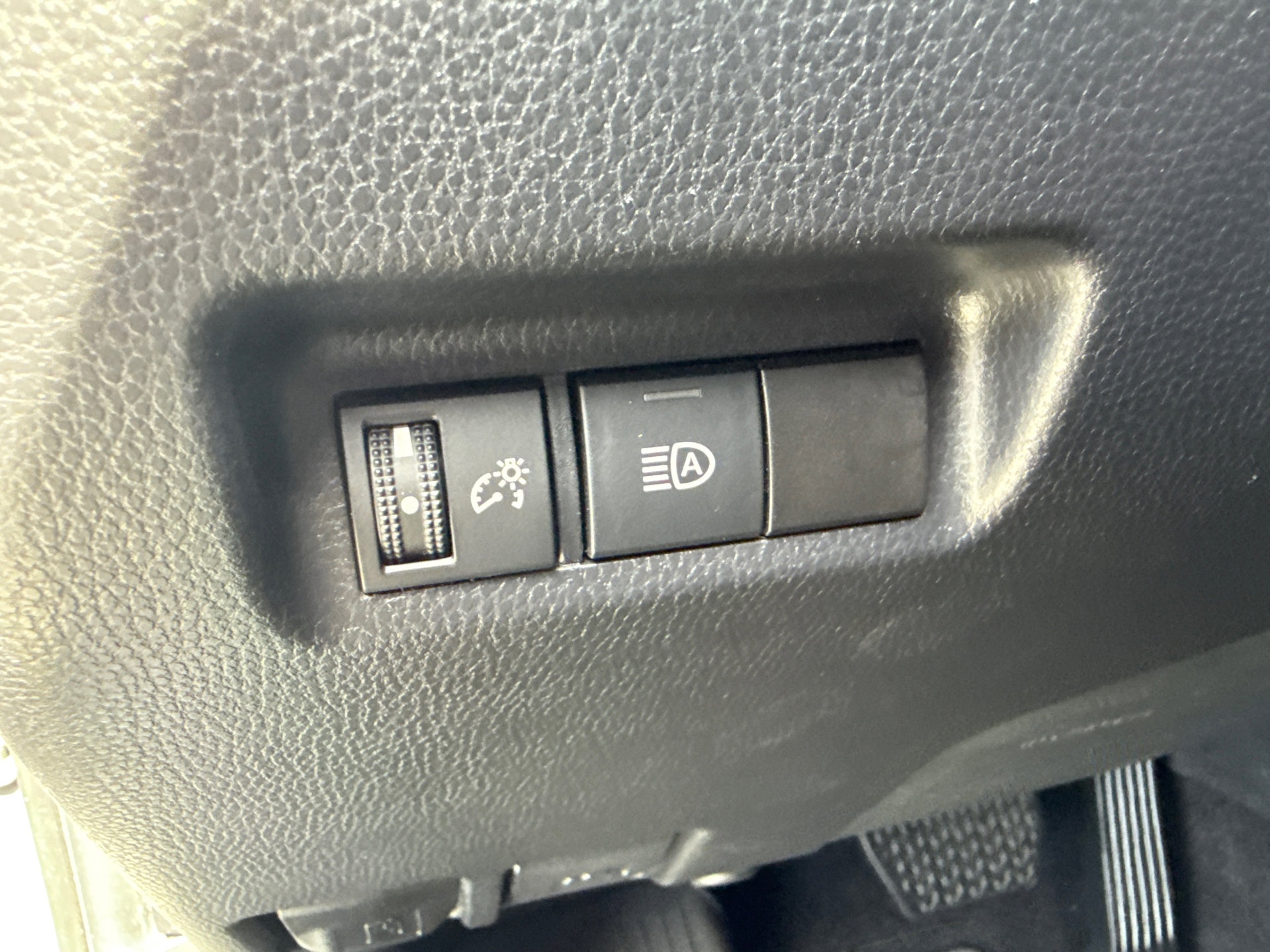 Used 2022 Toyota RAV4 LE image 23