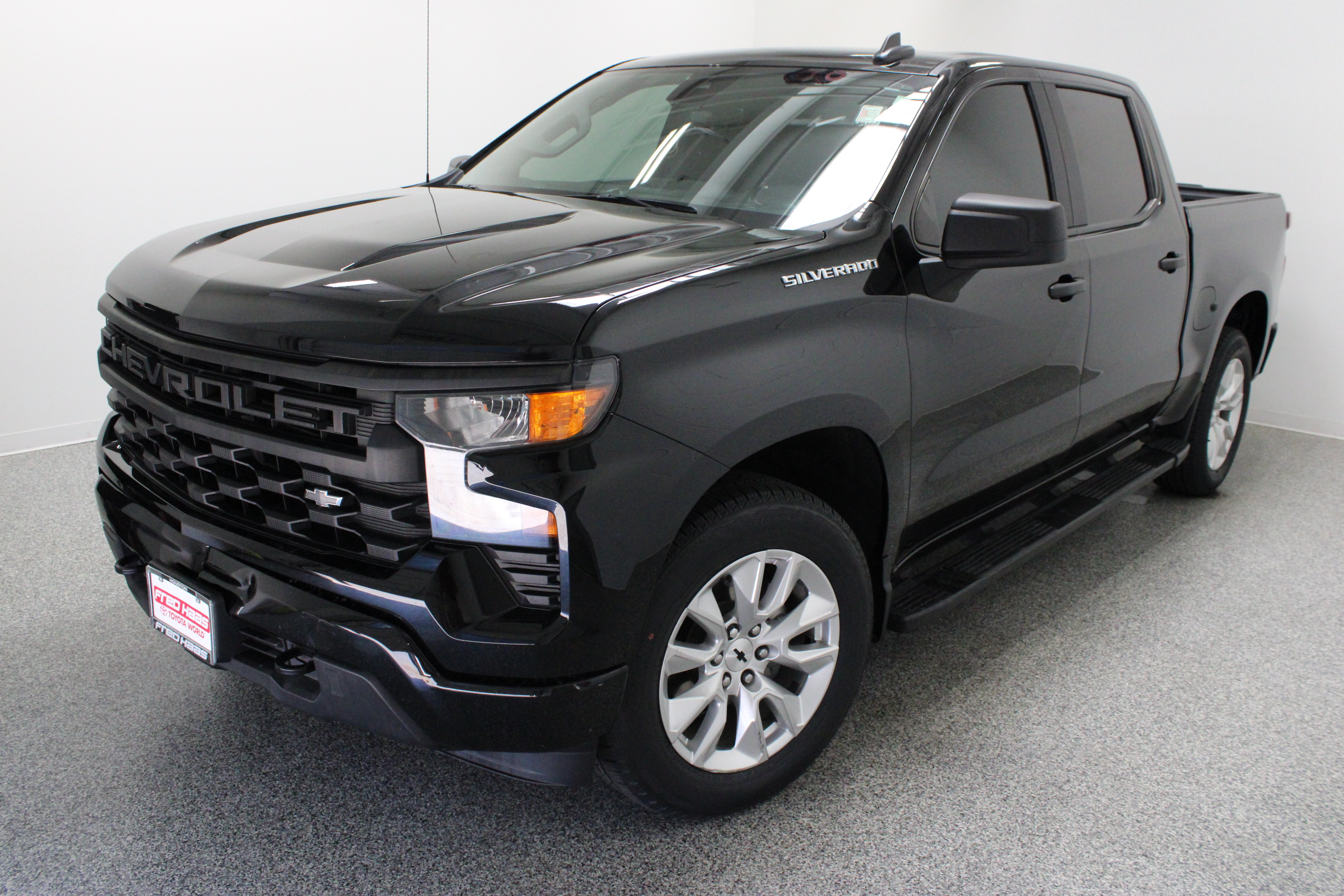 Used 2024 Chevrolet Silverado 1500 Custom RWD image 2