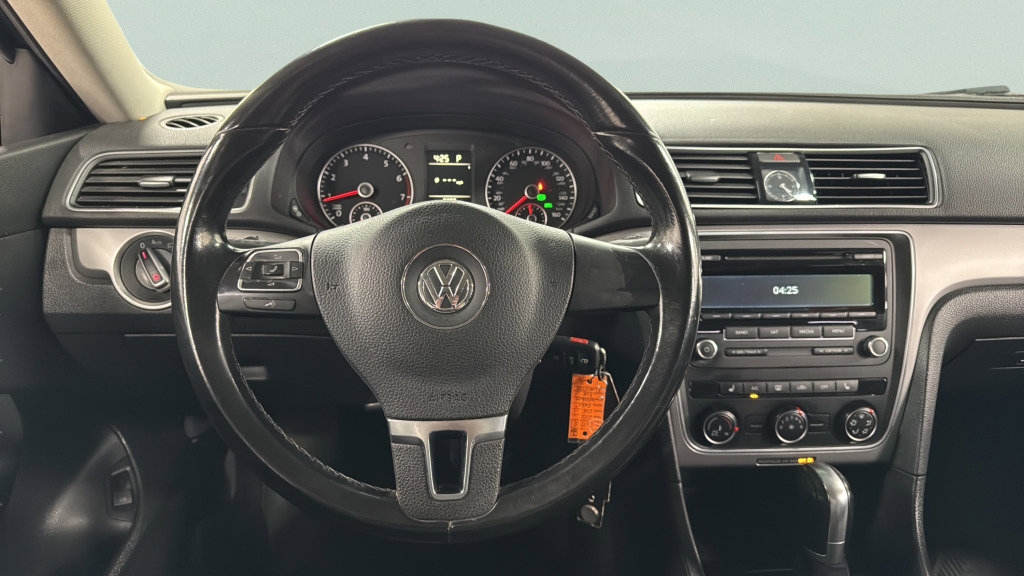Used 2015 Volkswagen Passat 1.8T Wolfsburg Edition image 30