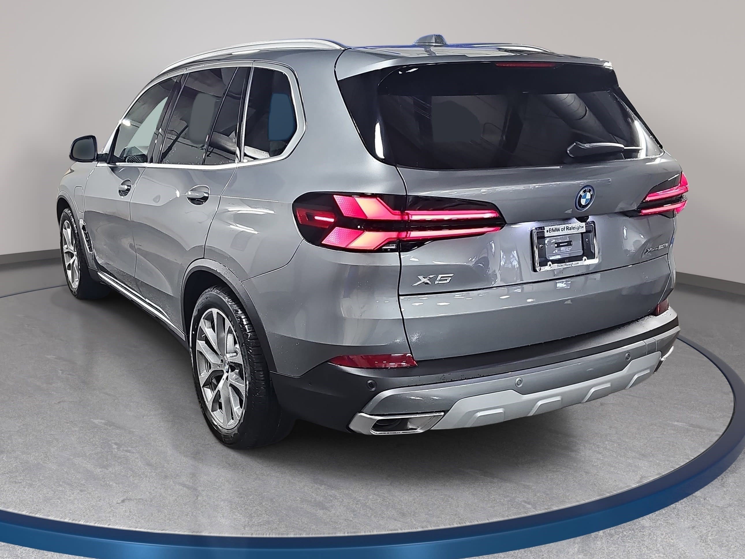 New 2026 BMW X5 xDrive50e w/ Climate Comfort Package AWD/4WD image 7
