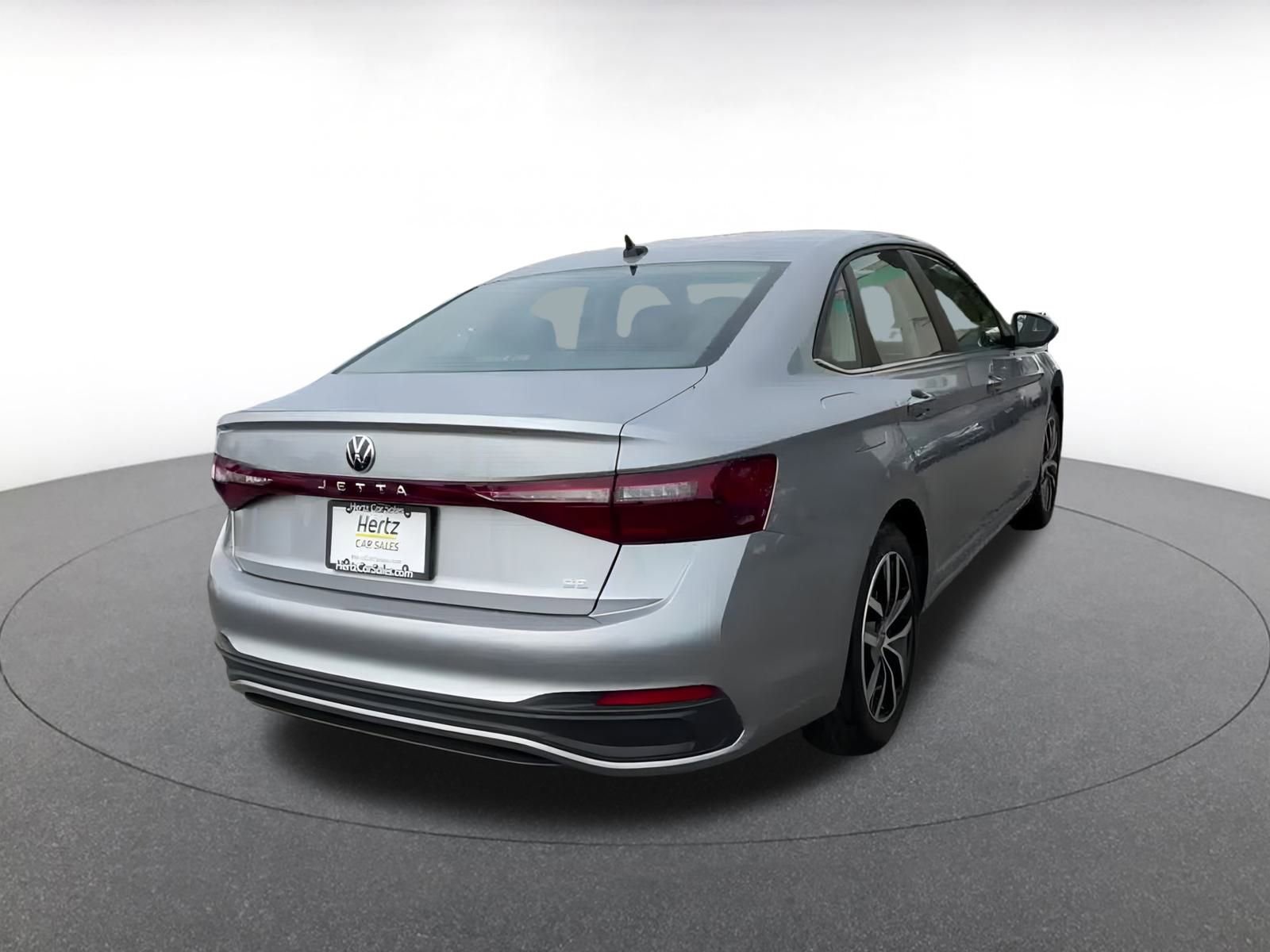 Used 2025 Volkswagen Jetta SE image 14