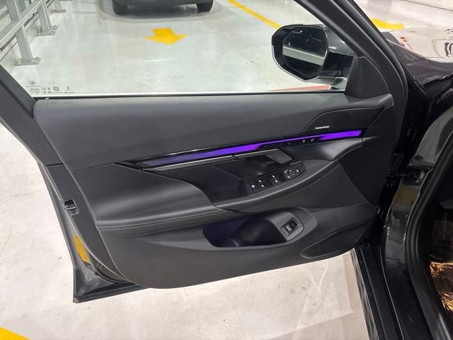 Used 2024 BMW i5 eDrive40i w/ Premium Package RWD image 11