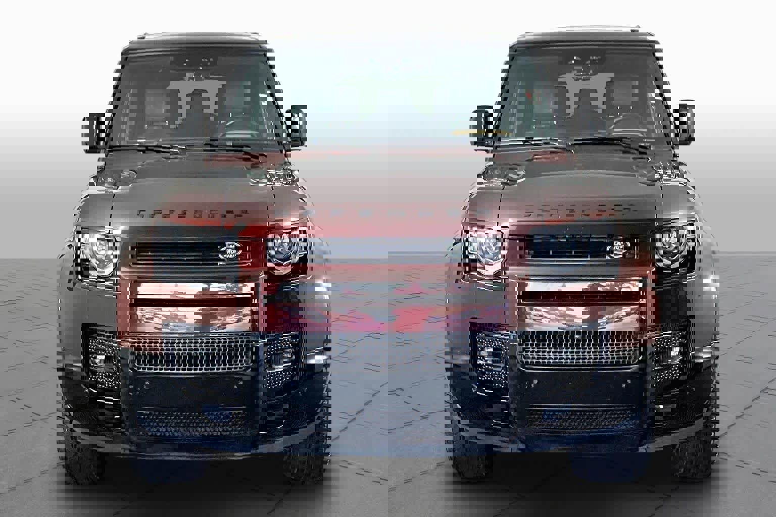 Used 2024 Land Rover Defender 130 X-Dynamic SE image 4