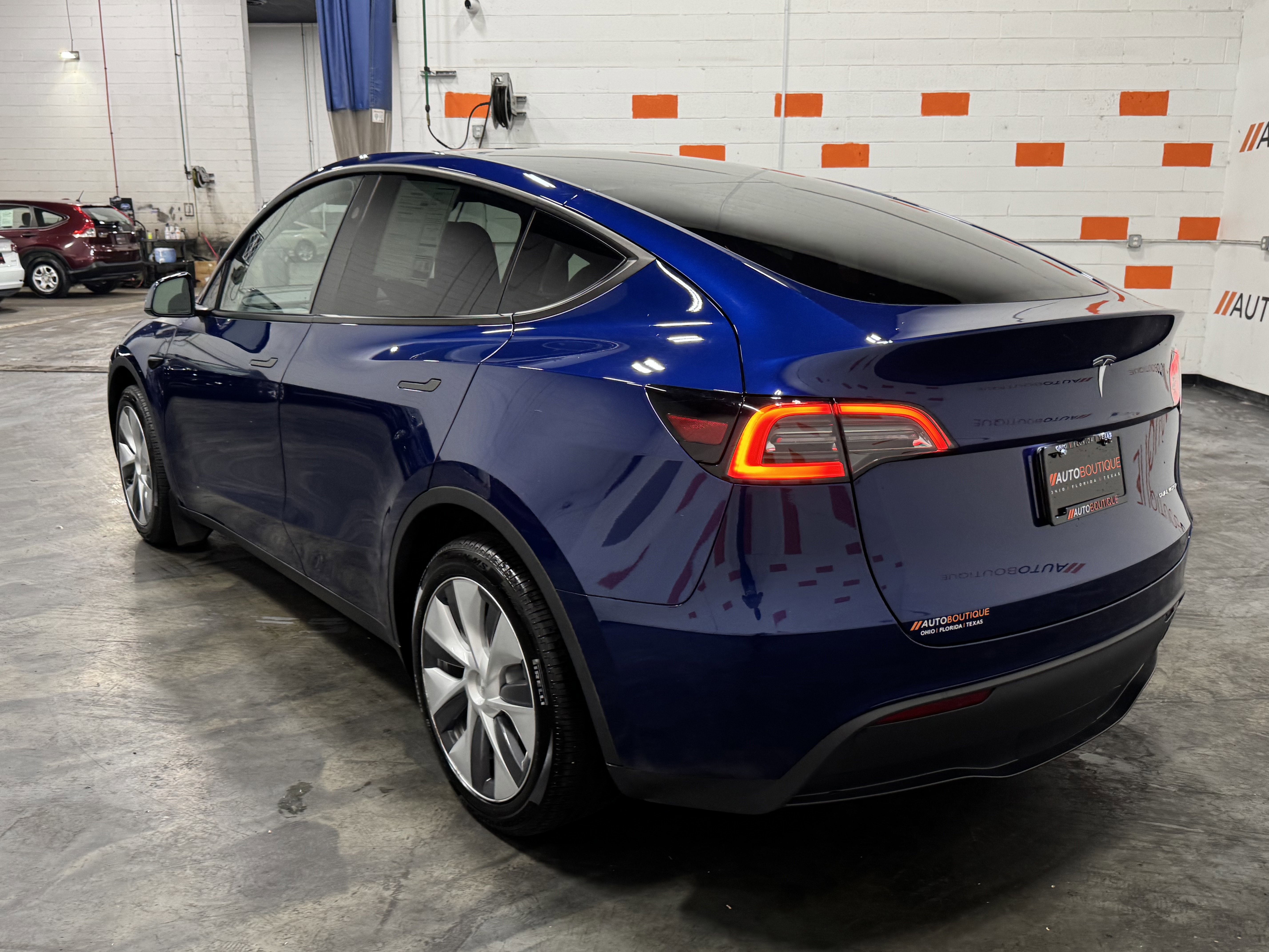 Used 2024 Tesla Model Y Long Range AWD/4WD image 10