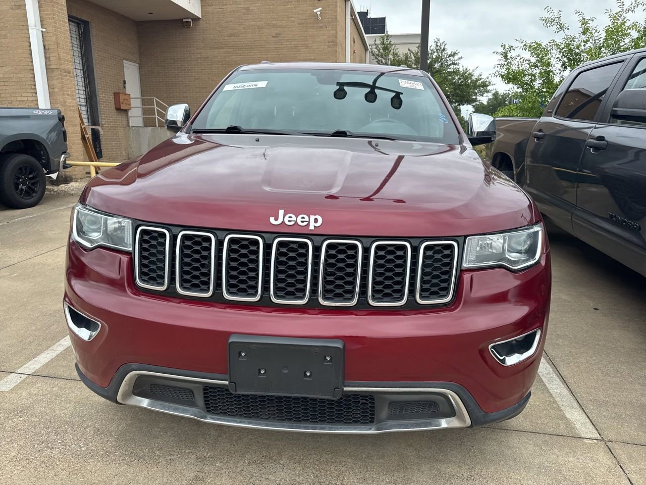 Used 2017 Jeep Grand Cherokee Limited AWD/4WD image 2