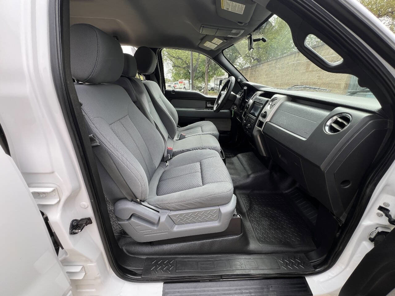 Used 2013 Ford F150 XLT w/ Trailer Tow Pkg image 32