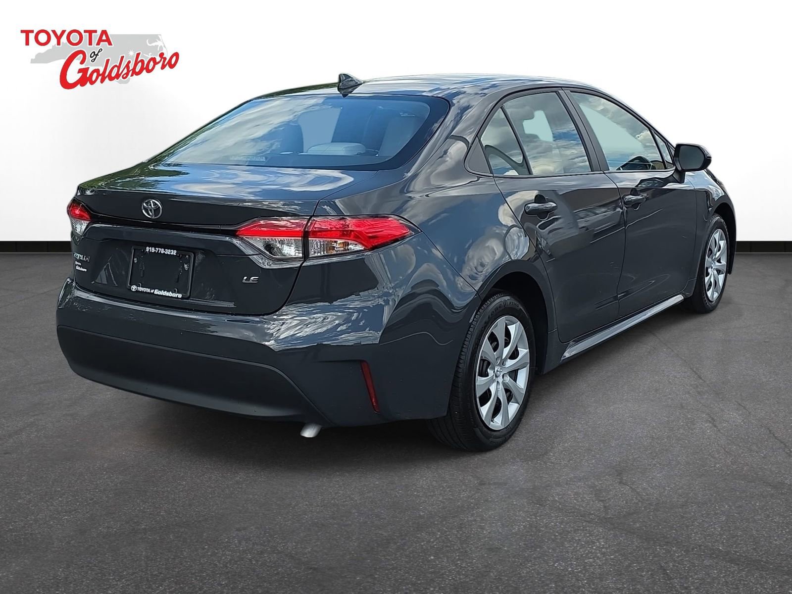 Used 2024 Toyota Corolla LE FWD image 5