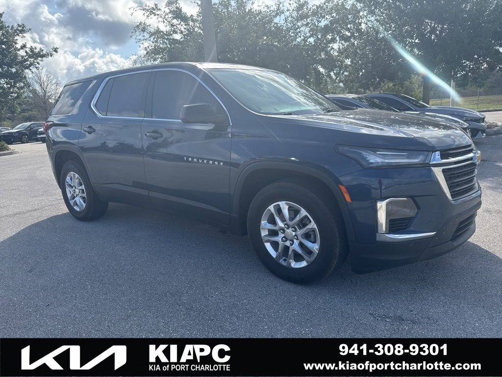 Used 2022 Chevrolet Traverse LS FWD image 1