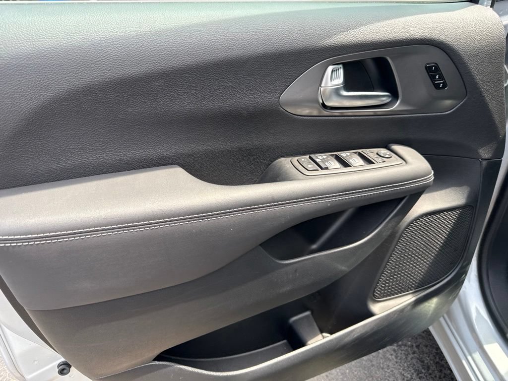 New 2026 Chrysler Pacifica Select AWD/4WD image 22