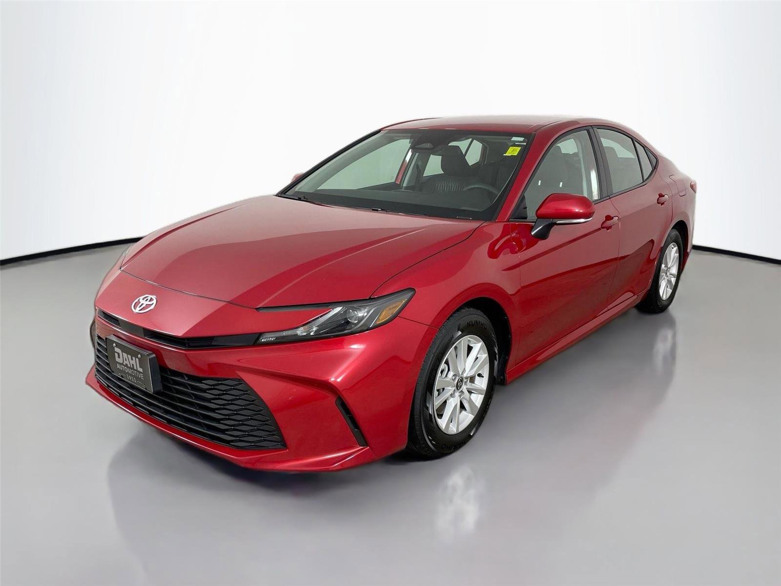 Used 2025 Toyota Camry LE image 3
