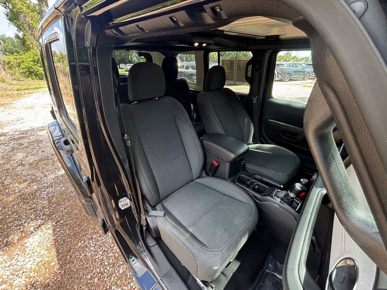 Used 2025 Jeep Wrangler Unlimited Sahara AWD/4WD image 37