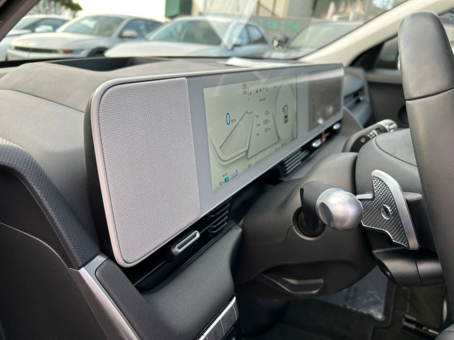Used 2024 Hyundai Ioniq 5 Limited image 16