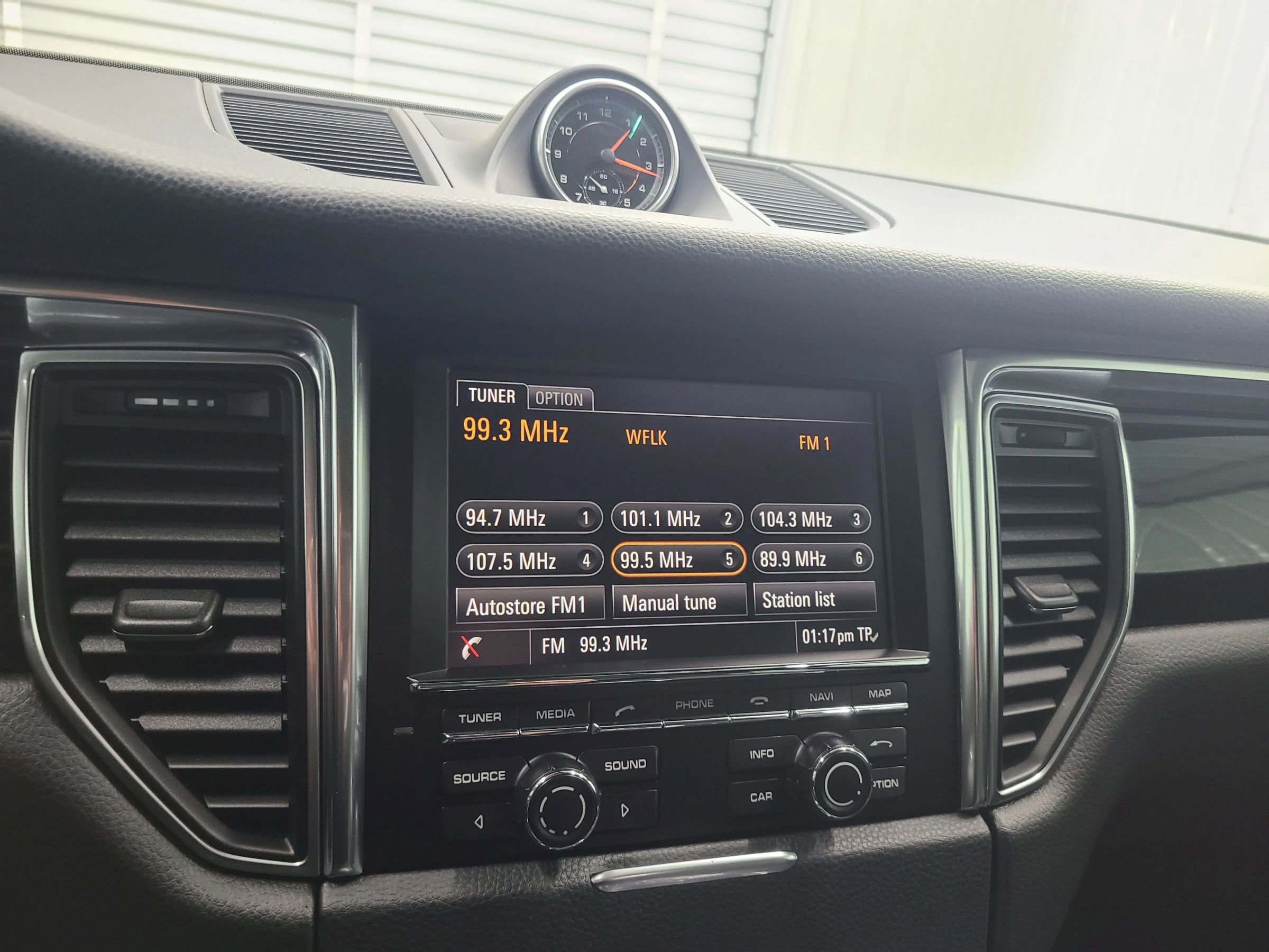 Used 2015 Porsche Macan S w/ Premium Package Plus image 33